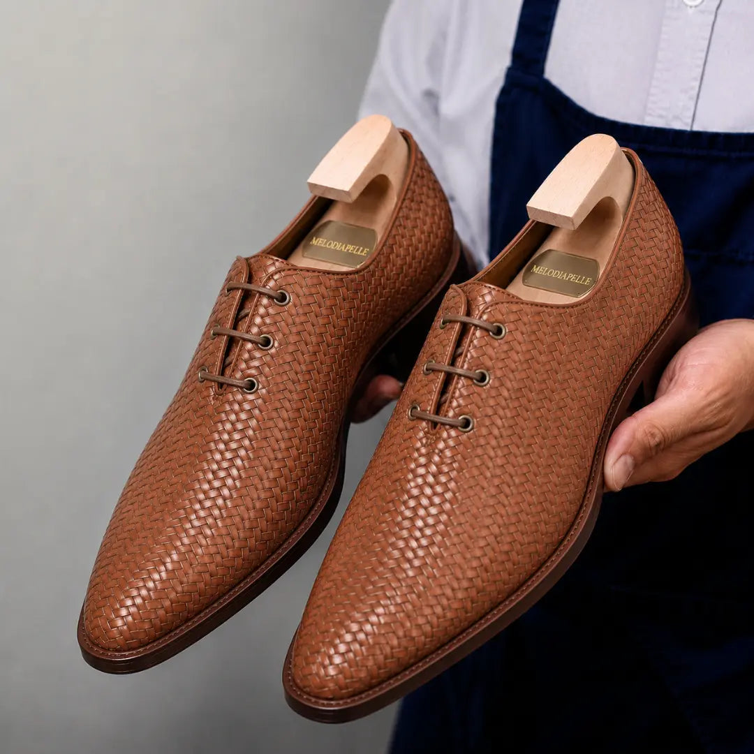 Morrigan Full-Woven Oxford // Mahogany Burgundy
