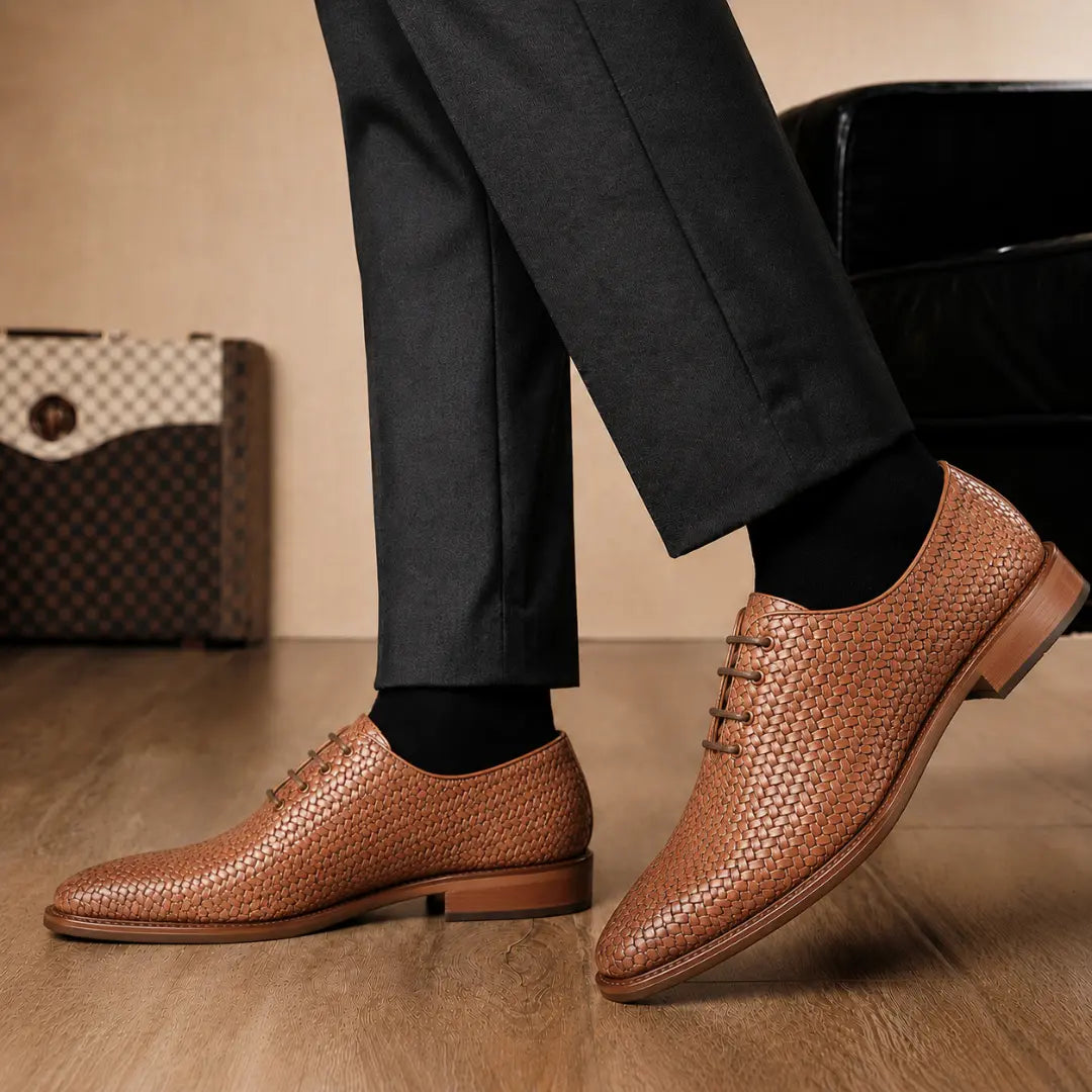 Morrigan Full-Woven Oxford // Mahogany Burgundy