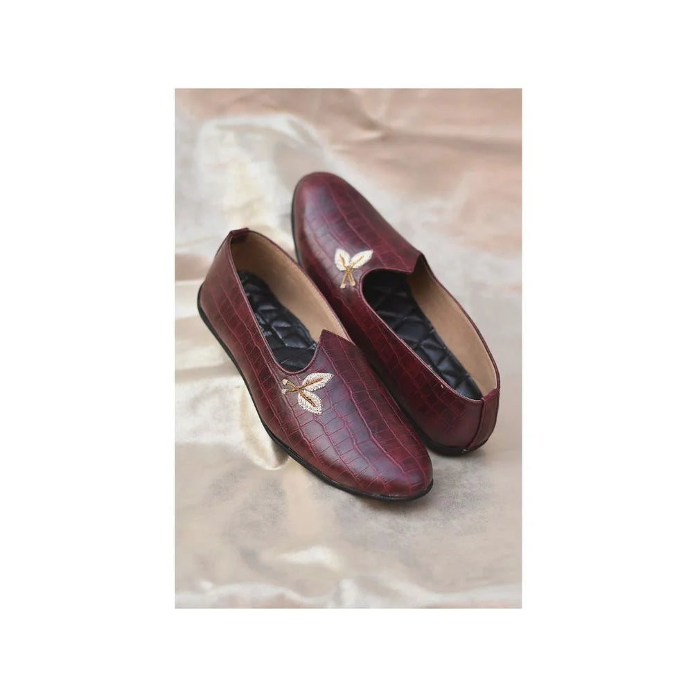 Mandapam Croc-Embossed Leaf Mojari for Men - Embellished Leather Mojari Shoes