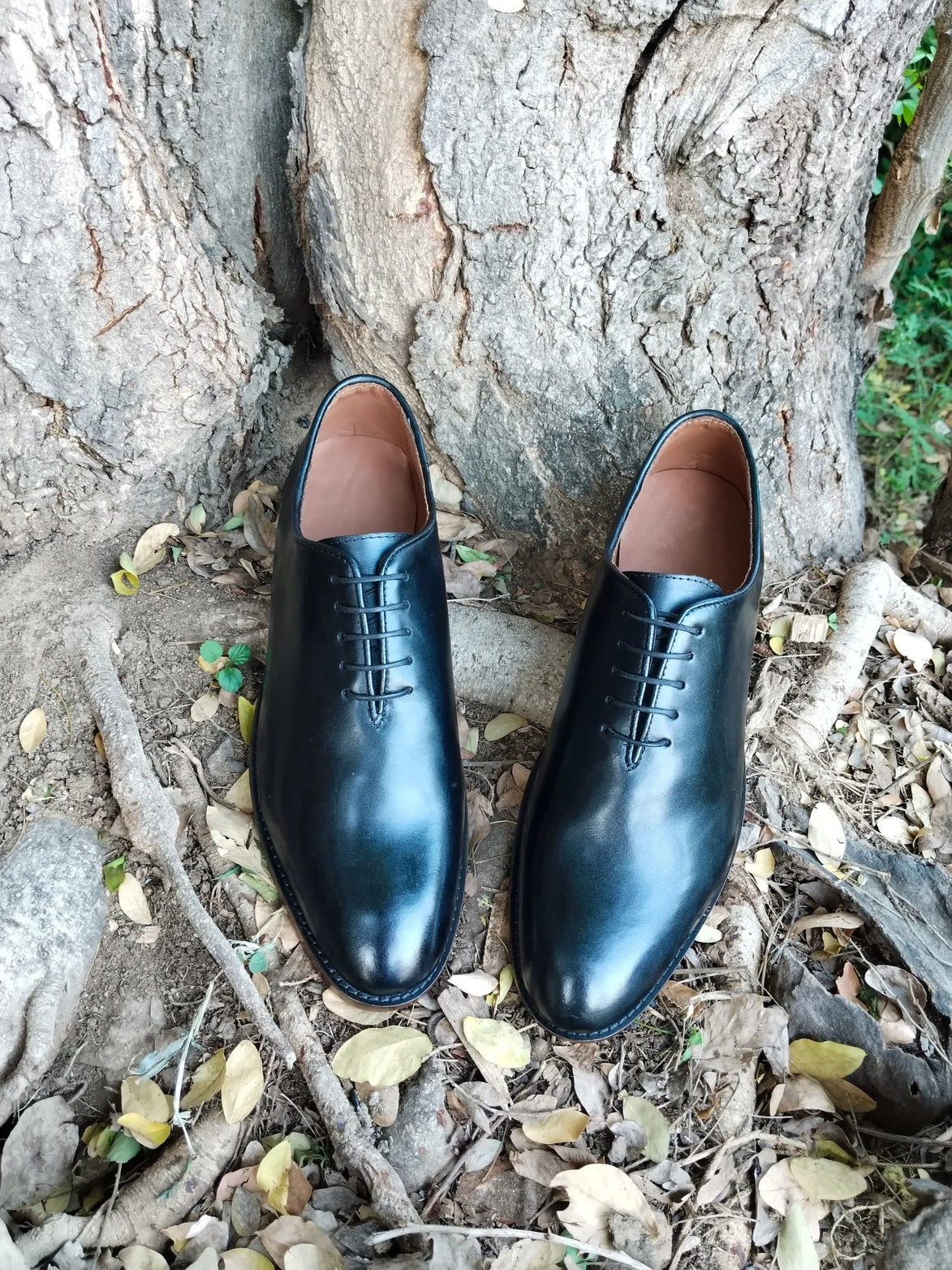Montenero Rich-Tone Burnished Wholecut Oxford for Men - Hand-Dyed Leather Oxford Shoes