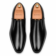 Melodiapelle Farida Mule in black leather, pair top-down view, handcrafted in Agra