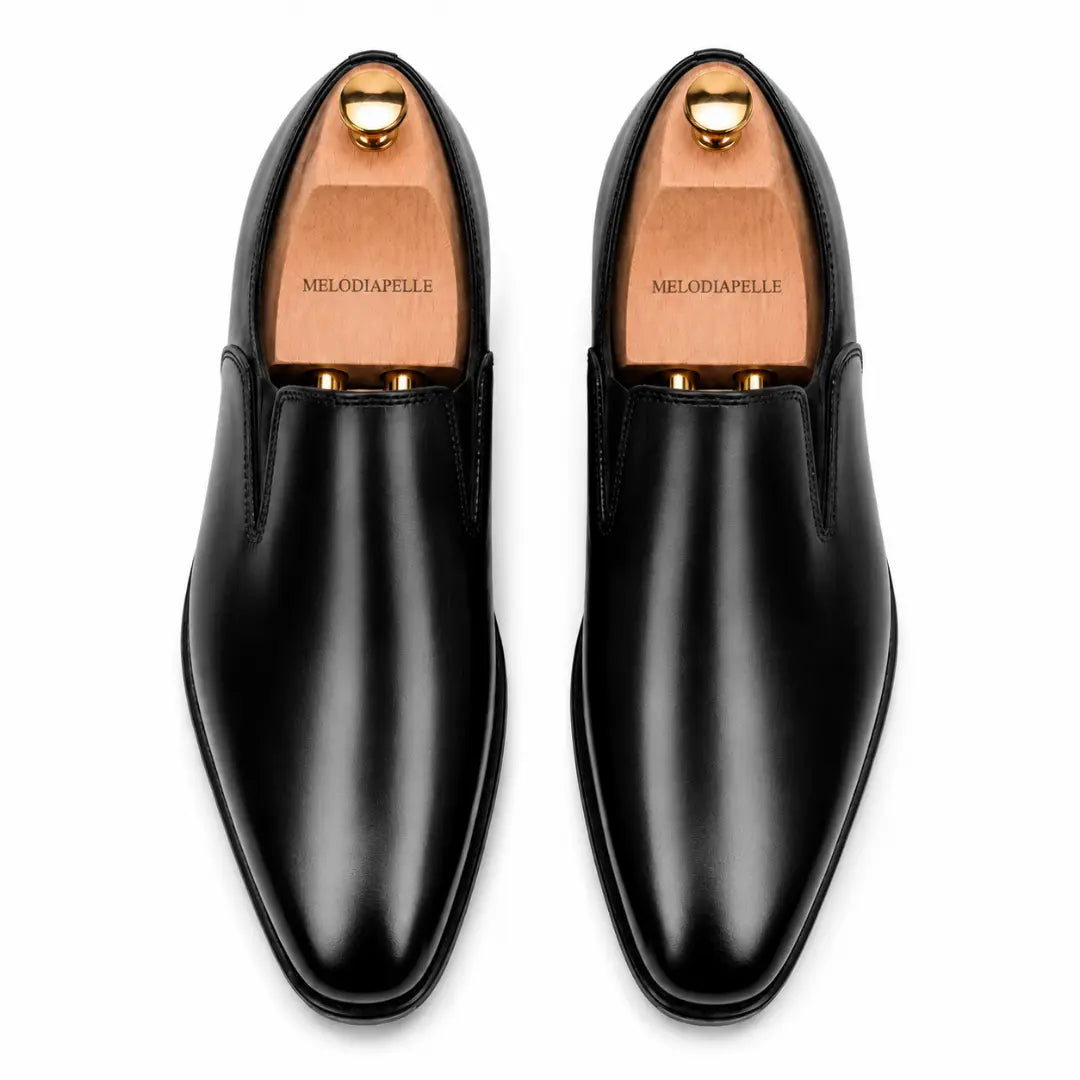Melodiapelle Farida Mule in black leather, pair top-down view, handcrafted in Agra