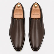 Melodiapelle Farida Mule in dark brown leather, pair top-down view, handcrafted in Agra