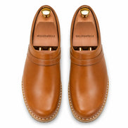 Melodiapelle Madison Mule in tan leather, pair top-down view, handcrafted in Agra