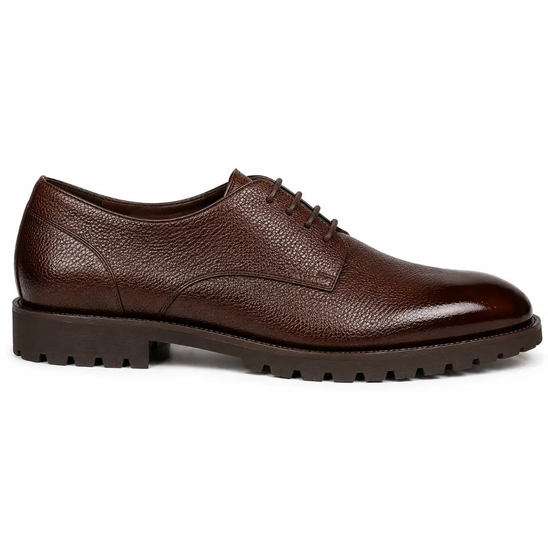 Side profile of the Magnum Derby Shoe in dark brown leather on white background