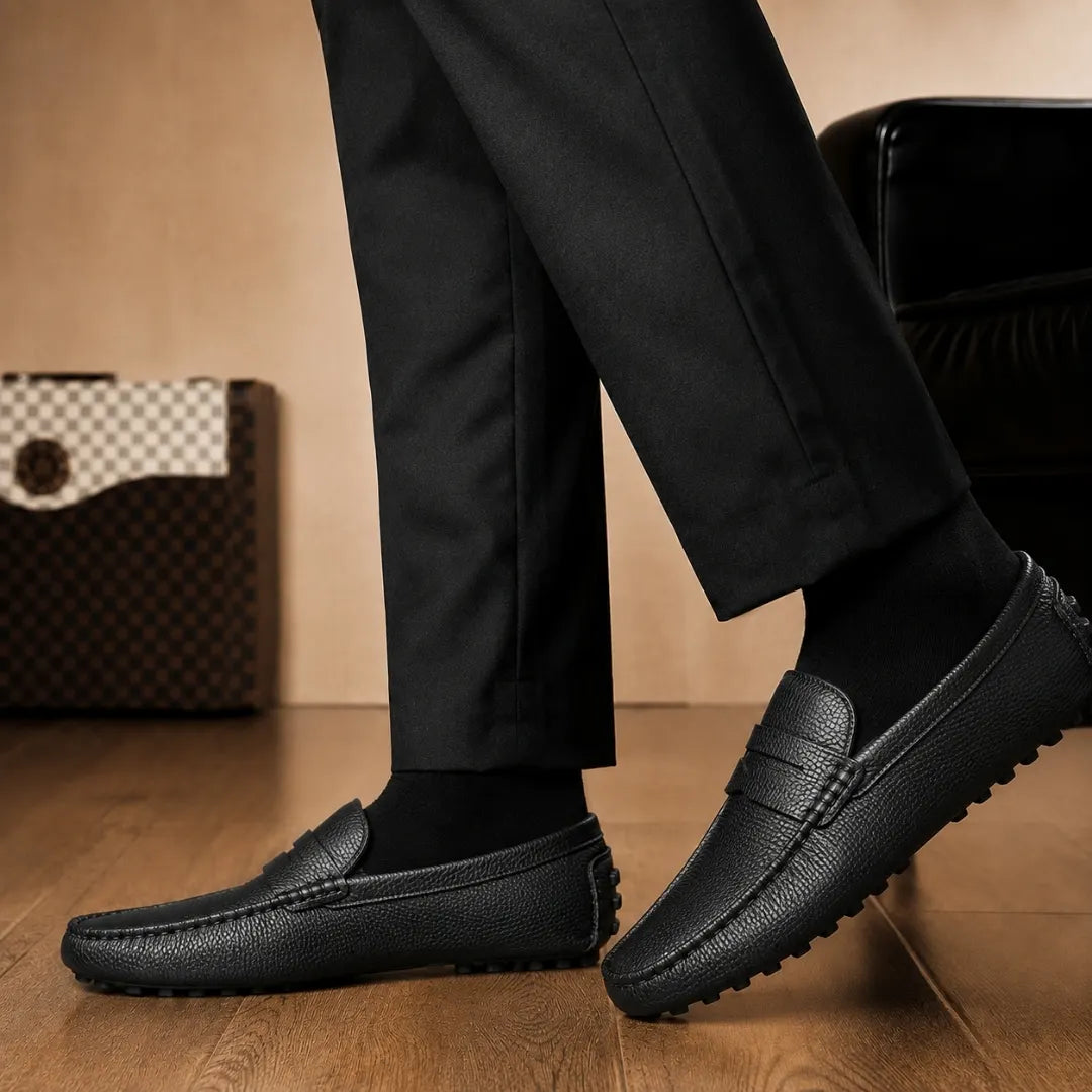 Melodiapelle Manhattan Loafer in black leather worn with trousers, on-feet shot