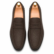 Melodiapelle Manhattan Loafer in dark brown leather, pair top-down view, handcrafted in Agra