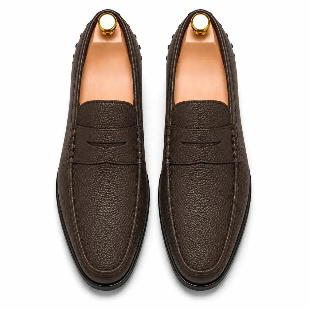 Melodiapelle Manhattan Loafer in dark brown leather, pair top-down view, handcrafted in Agra