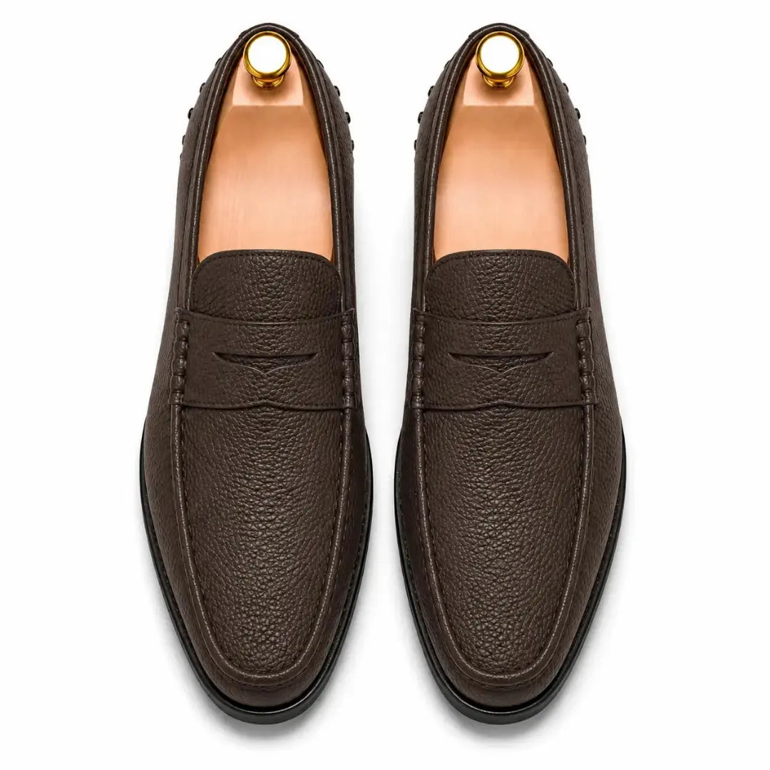 Melodiapelle Manhattan Loafer in dark brown leather, pair top-down view, handcrafted in Agra