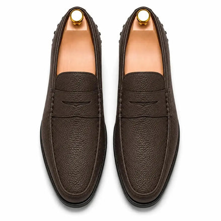 Melodiapelle Manhattan Loafer in dark brown leather, pair top-down view, handcrafted in Agra