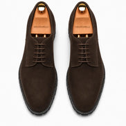 Melodiapelle Mansfield Classy Derby in dark brown suede, pair top-down view, handcrafted in Agra