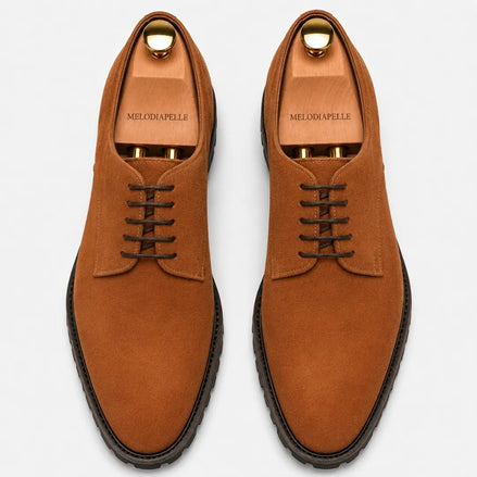 Melodiapelle Mansfield Classy Derby in rust tan suede, pair top-down view, handcrafted in Agra