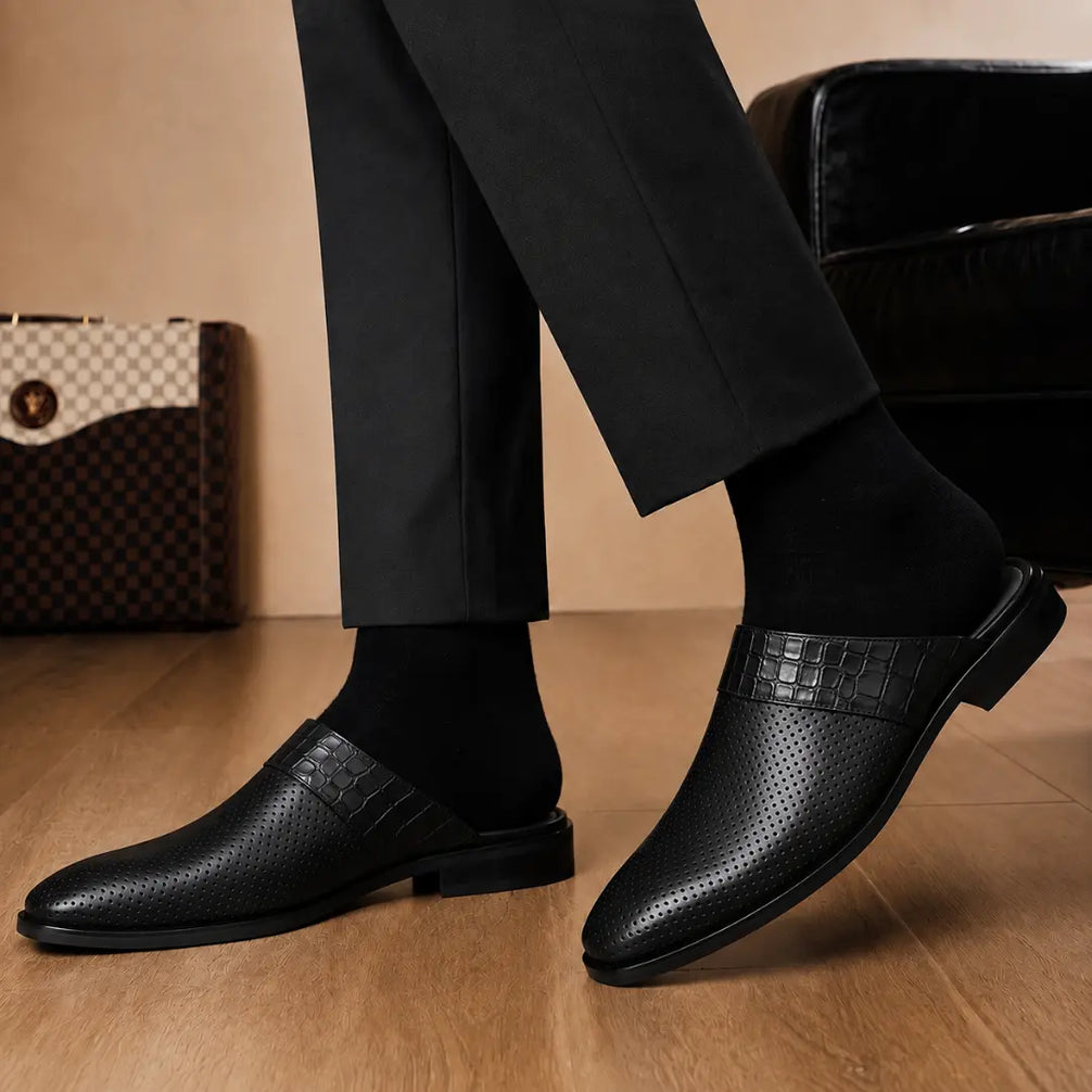Melodiapelle Marshall Mule in black leather worn with trousers, on-feet shot