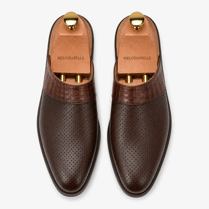 Melodiapelle Marshall Mule in dark brown leather, pair top-down view, handcrafted in Agra