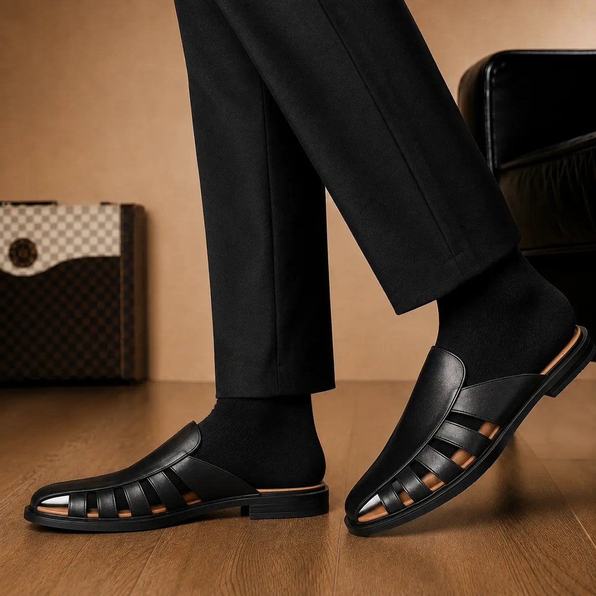 Melodiapelle Mason Mule in black leather worn with trousers, on-feet shot