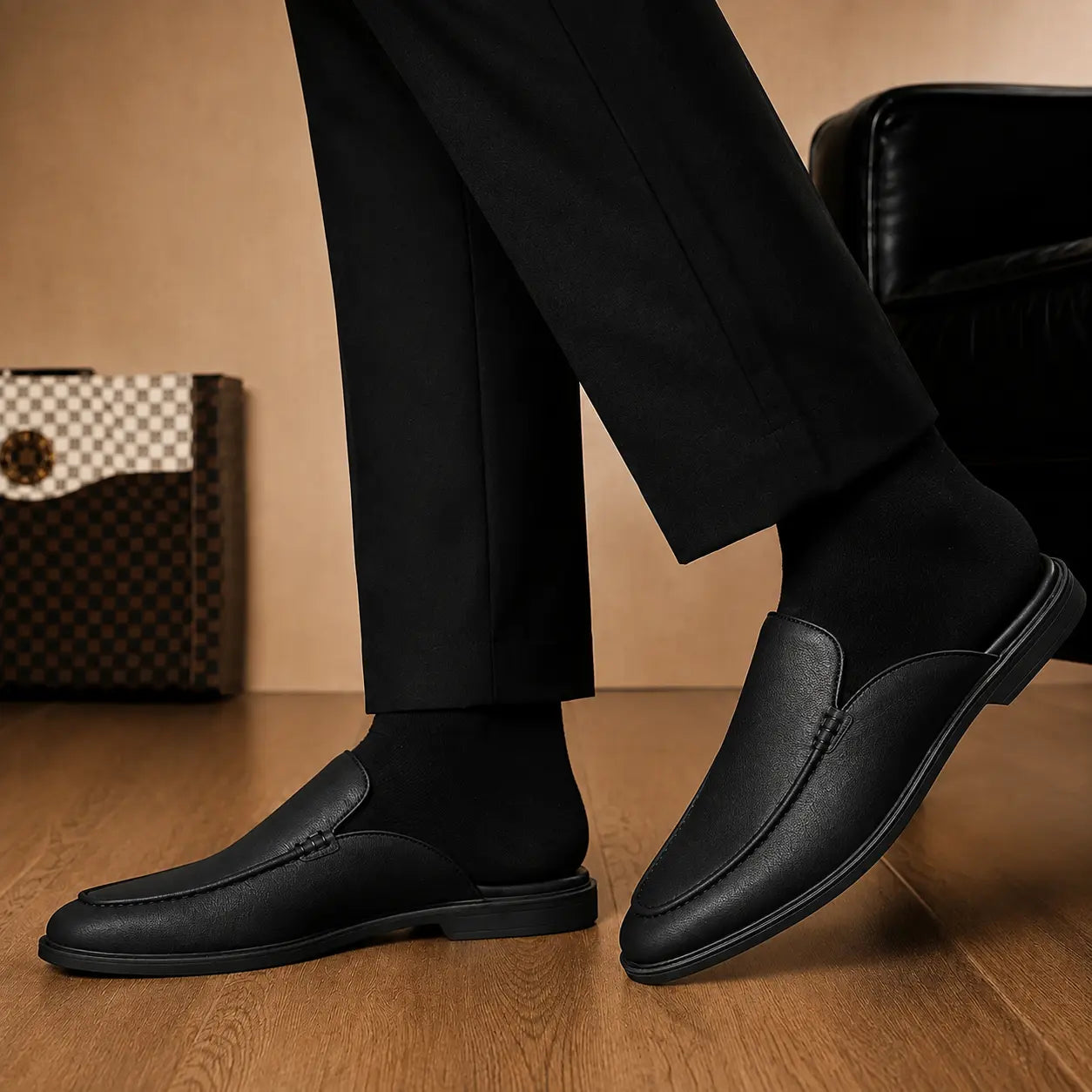 Melodiapelle Massimo Mule in black leather worn with trousers, on-feet shot