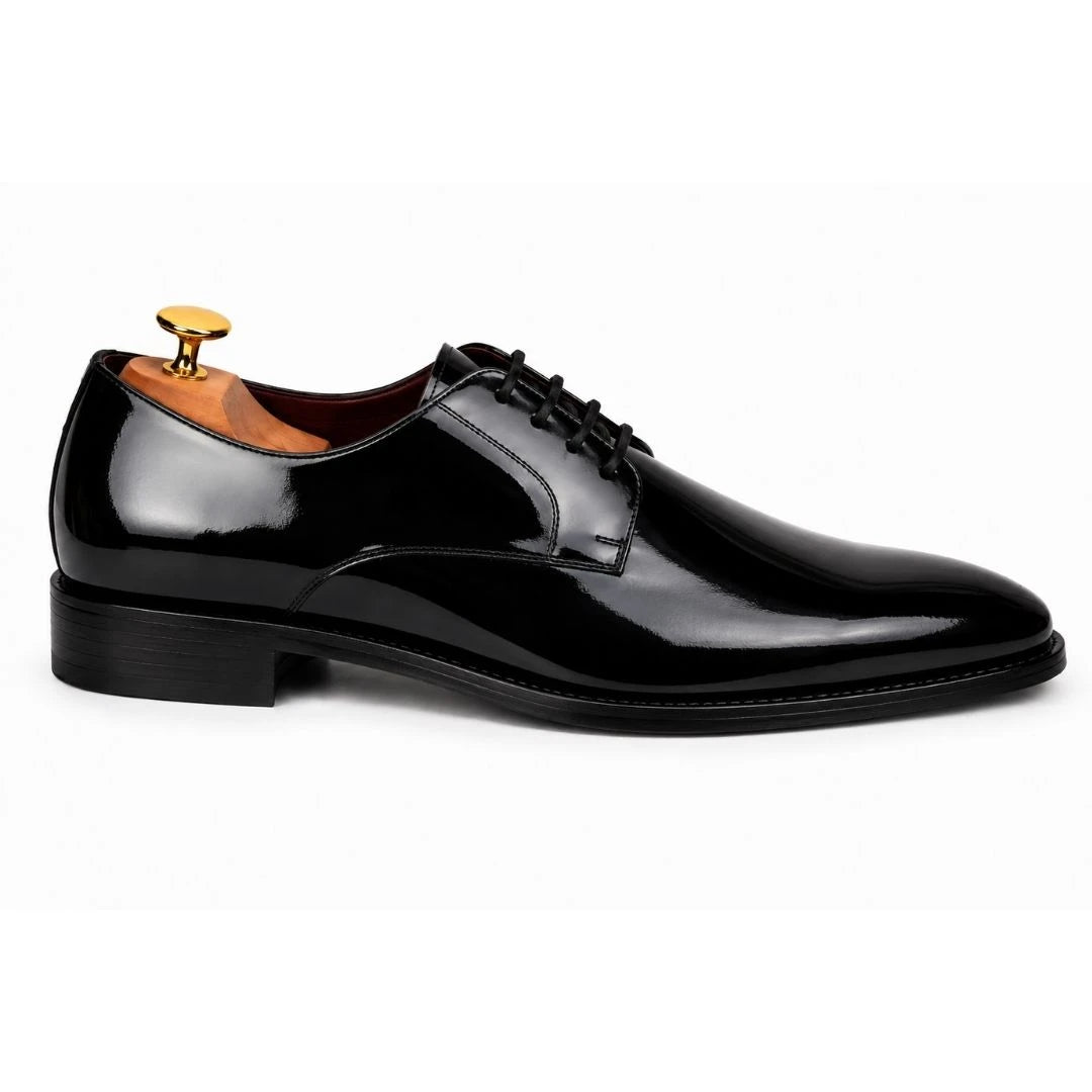 Side profile of the Matera Plain-Toe Derby in nero black leather on white background