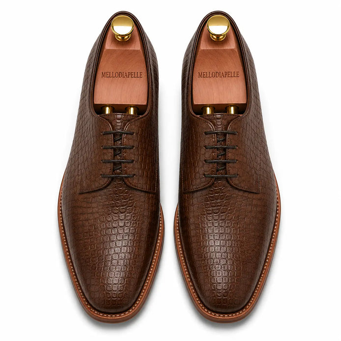 Melodiapelle Meta Wholecut Oxford in taupe brown croc-embossed leather, pair top-down view, handcrafted in Agra