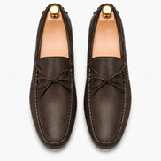 Melodiapelle Missouri Loafer in dark brown leather, pair top-down view, handcrafted in Agra