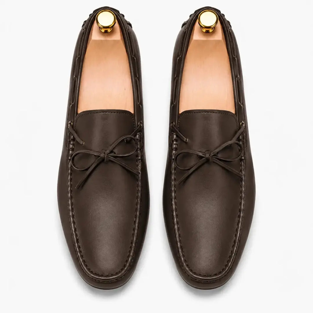 Melodiapelle Missouri Loafer in dark brown leather, pair top-down view, handcrafted in Agra
