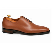 Side profile of the Modesto Wholecut Oxford in tan leather on white background