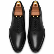 Melodiapelle Montserrat Two-Tone Saddle Oxford in black leather, pair top-down view, handcrafted in Agra