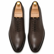 Melodiapelle Mordecai Script Wholecut Oxford in brown leather, pair top-down view, handcrafted in Agra