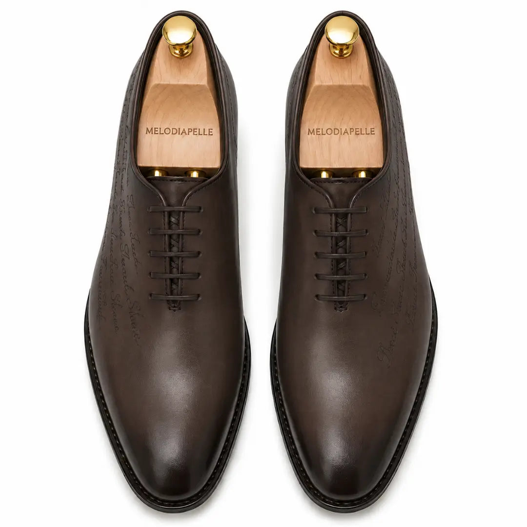 Melodiapelle Mordecai Script Wholecut Oxford in brown leather, pair top-down view, handcrafted in Agra