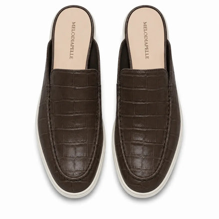 Melodiapelle Moreno Mule in dark brown croc-embossed leather, pair top-down view, handcrafted in Agra