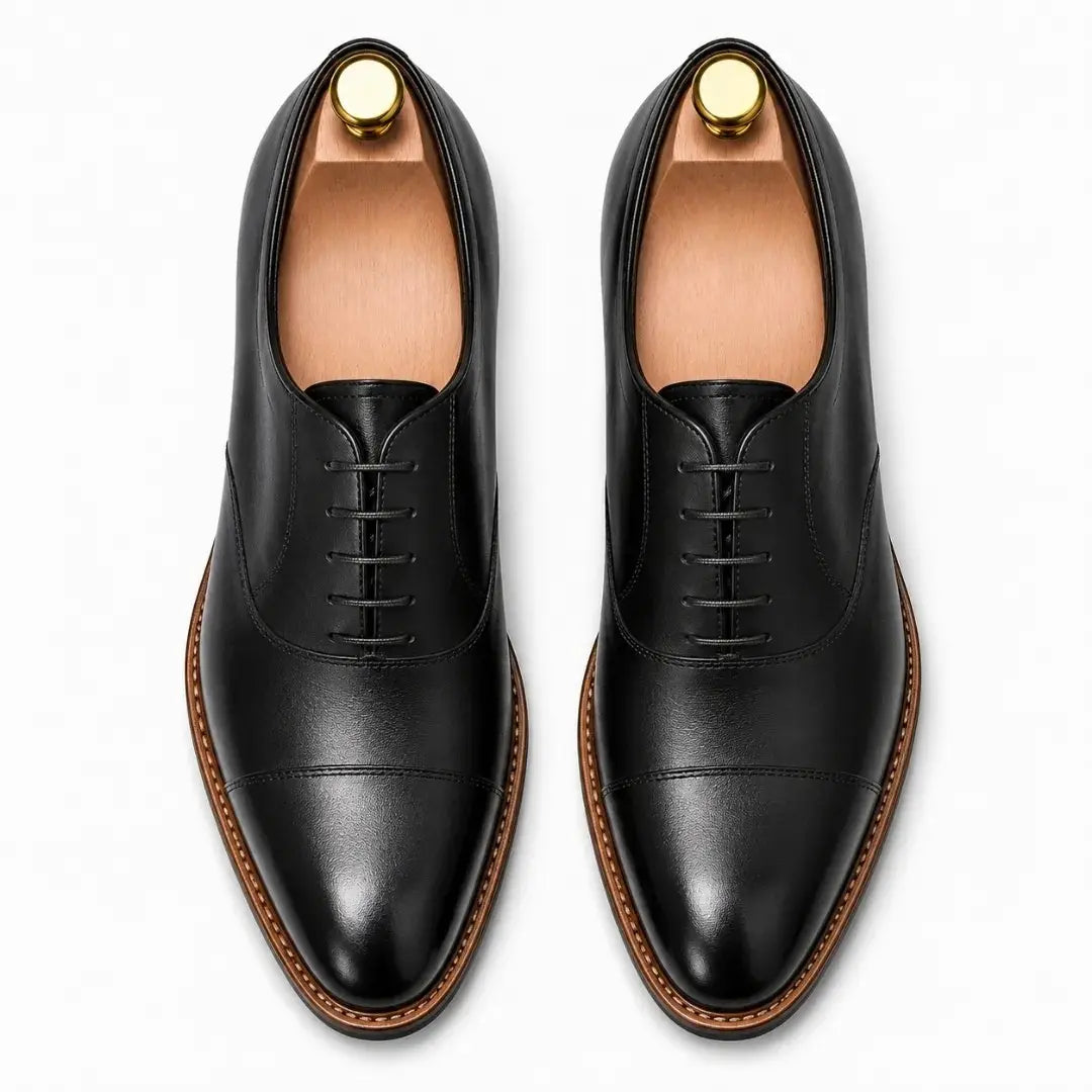 Melodiapelle Mount Pleasant Oxford in black leather, pair top-down view, handcrafted in Agra