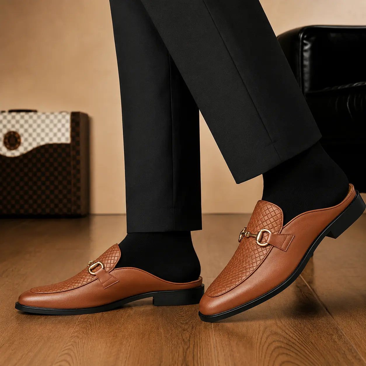 Melodiapelle Munar Mule in tan woven leather worn with trousers, on-feet shot