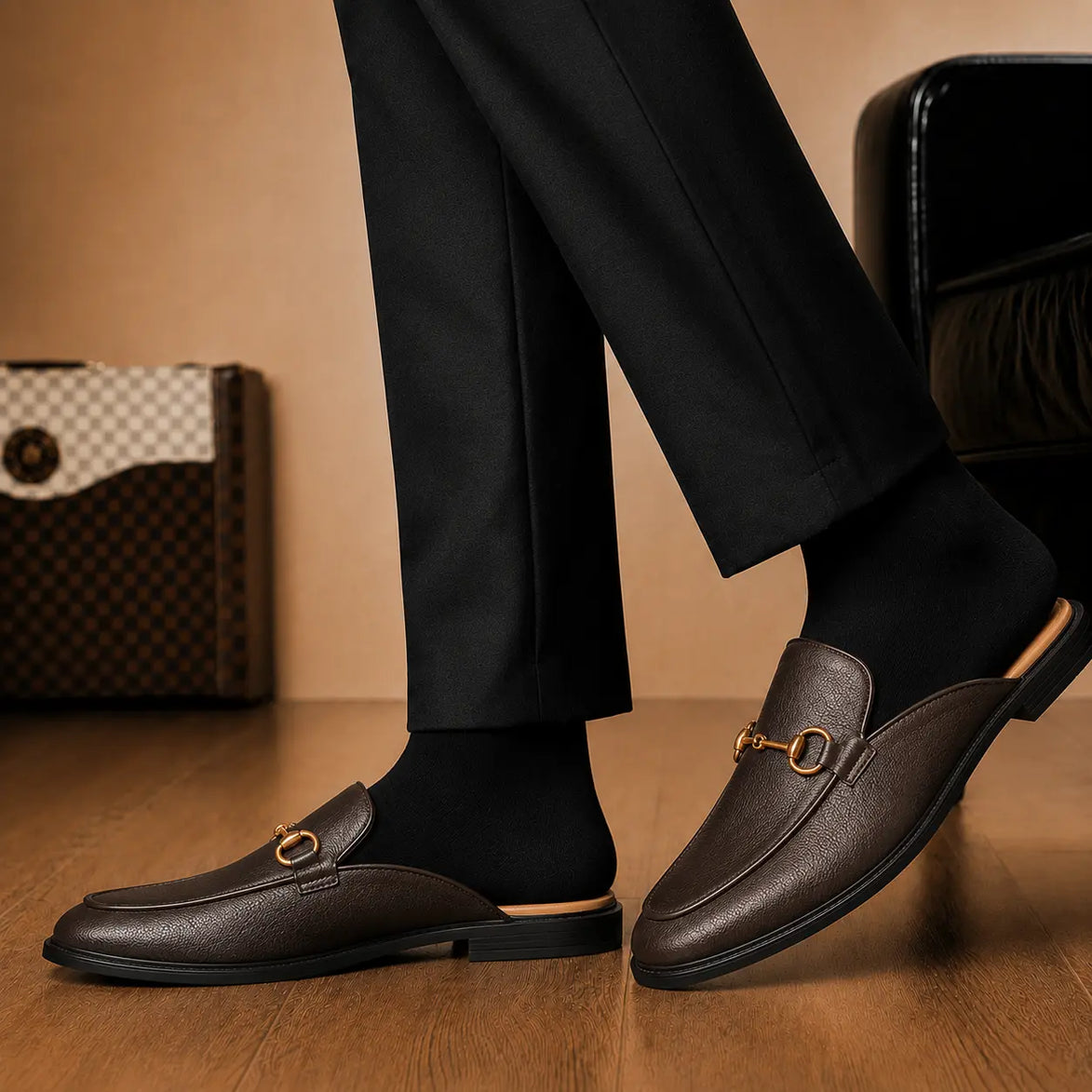 Melodiapelle Mustang Mule in dark brown leather worn with trousers, on-feet shot