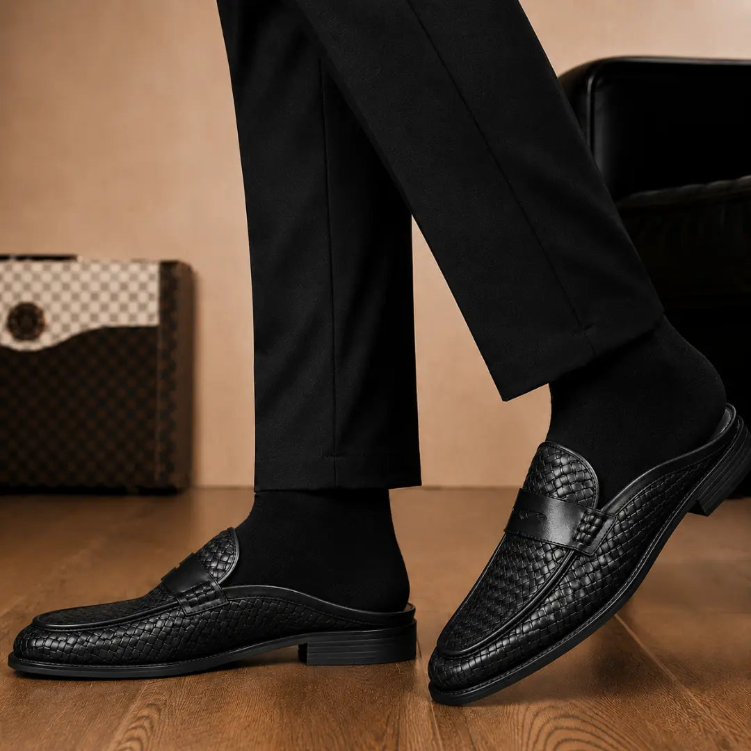 Melodiapelle Rossi Mule in black woven leather worn with trousers, on-feet shot
