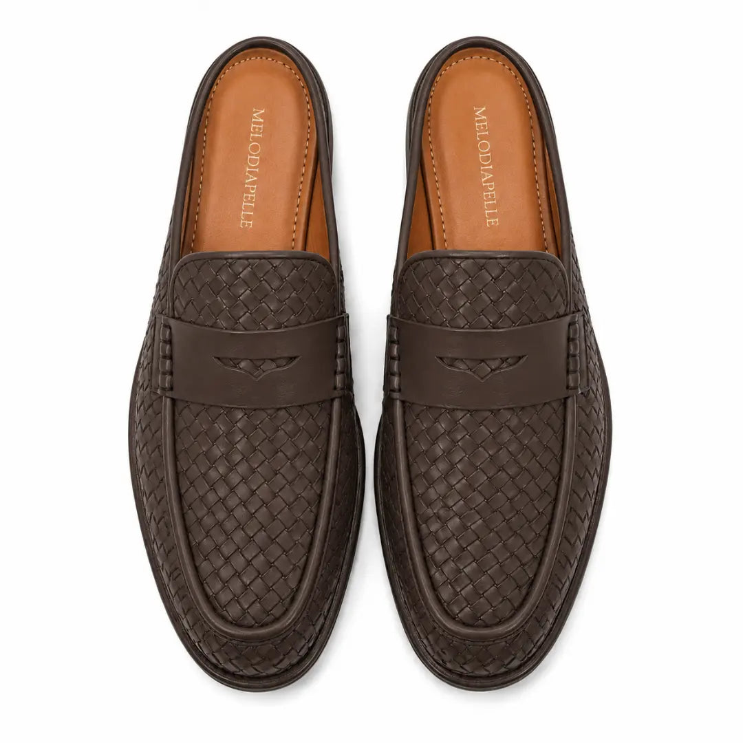 Melodiapelle Rossi Mule in dark brown woven leather, pair top-down view, handcrafted in Agra